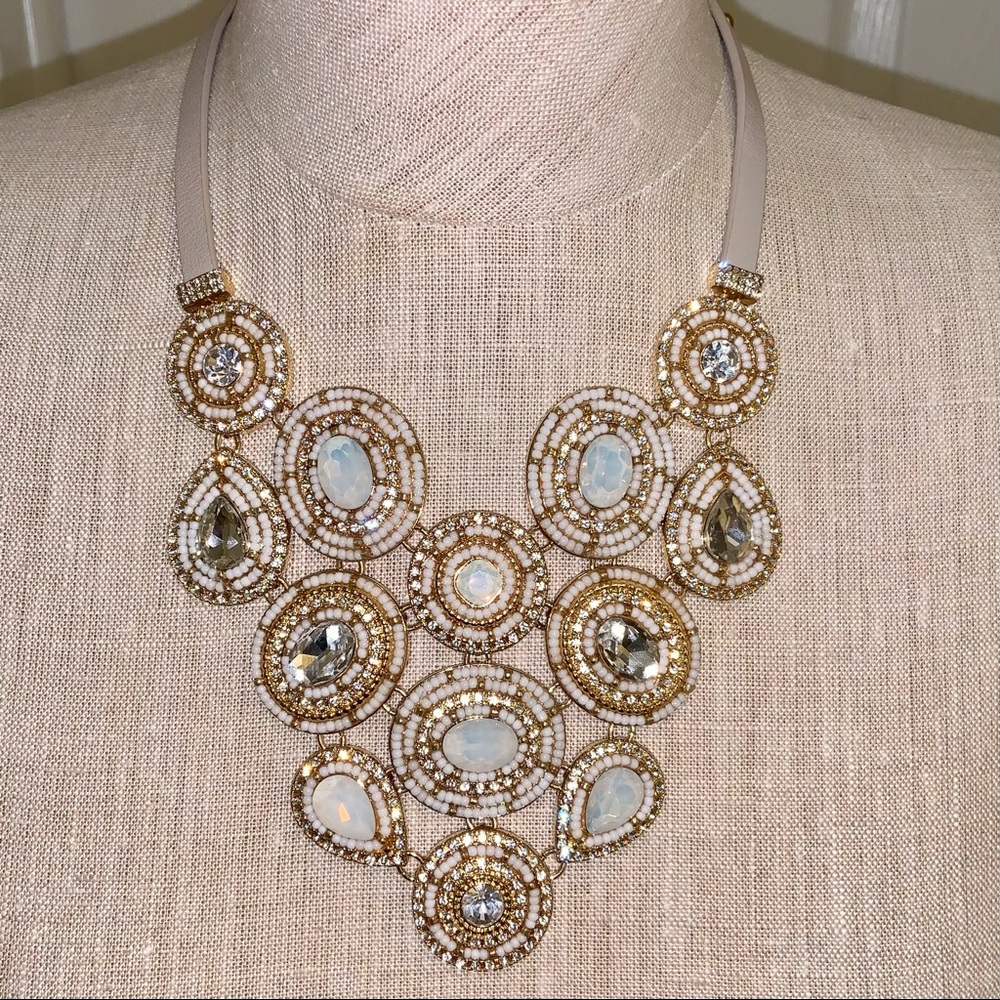 NWT WHBM GOLDTONE AND WHITE STONE BIB NECKLACE
